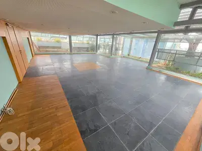 Prime location Office for rent in Mkalles مكتب في مبنى تجاري المكلّس