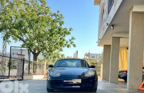 Porsche Boxster 2.5L very clean!!