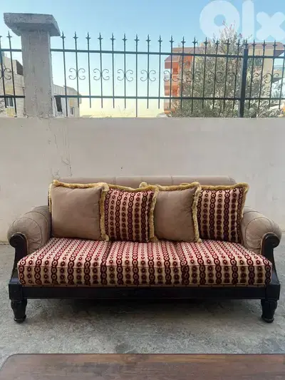 طقم كنبايات حفر خشب زان مع طاولة