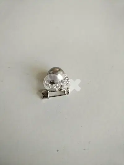 Very small strass pearl brooch - Not Negotiable