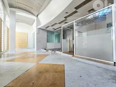 RAO25-4417 Shop 258m² for Rent in Hamra – محل للإيجار في الحمرا