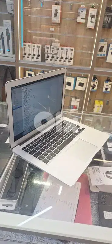 Used macbook air 13 2017 8 ram  128gb  511 cycle