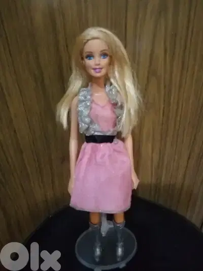 Barbie GLITZ Dressed Mattel 2010 unflexible legs+Boots as new doll=20$