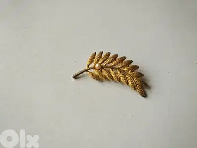 Old palm brooch - Not Negotiable