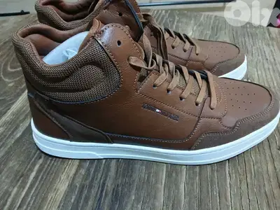 Tommy Hilfiger size 42