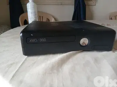 Xbox 360  with power cables +game