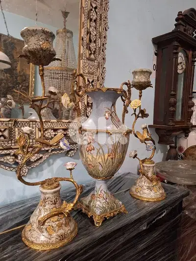 مجموعة من ٣ قطع سافر بورسولان شغل مميز مع برونز انتيك