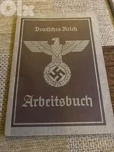 دفتر نازي كان يستخدم لعمال المانيا النارية بالحرب العالمي الثانية Nazi
