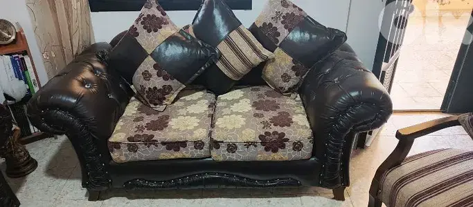 صالون للبيع