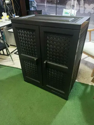 خزانة عضم للخارج.  Armoire plastic outdoor