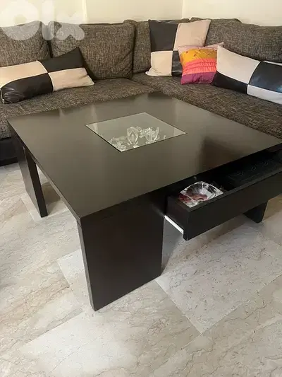 طاولة صالونsquare coffee table in living room with 2 drawers
