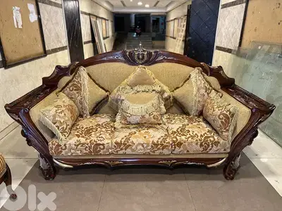 طقم كنبايات حفر خشب زان اربع قطع وطاولة