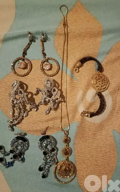 Earring and neklace