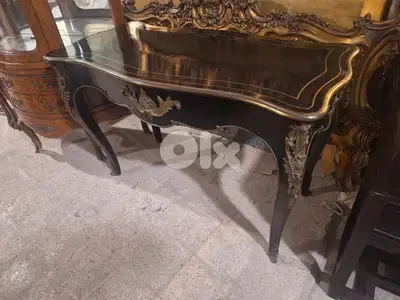 كونسول فرنسي انتيك رائع جدا خشب جوز منزل برونز مميز للغاية