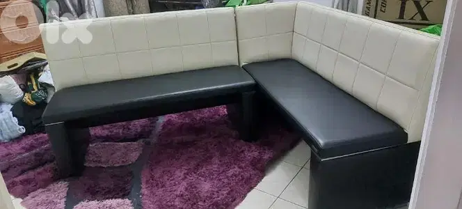 زاوية مع طاولة