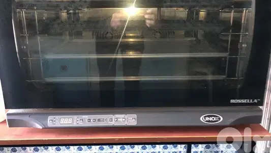 Croissant oven and croissant heater
