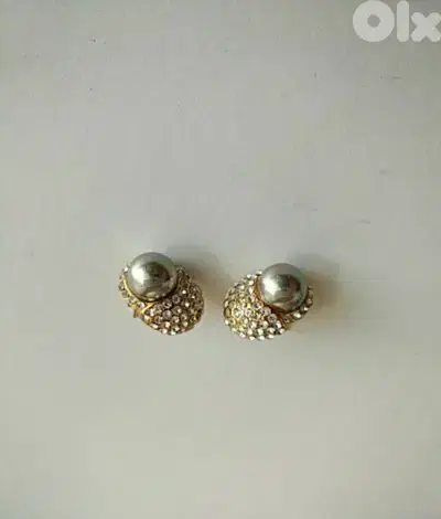 Strass pearl earrings - Not Negotiable