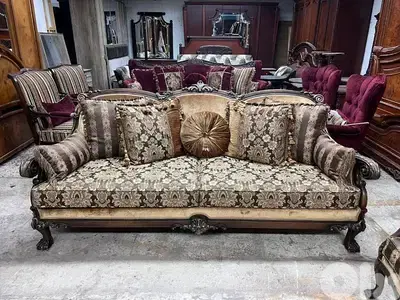 طقم كنبايات حفر خشب زان ملكي خمس قطع وطاولة
