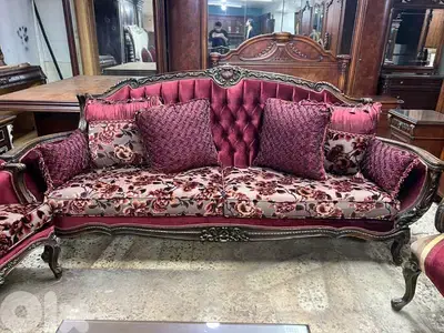 طقم كنبايات حفر ملكي خشب زان خمس قطع وطاولة