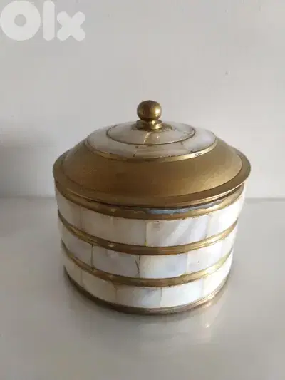 Elegant Shell/Brass Jewelry box