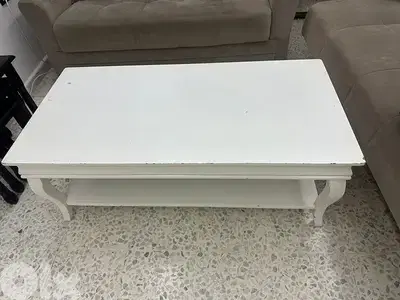 طاولة نص لصالون كتير مرتبة وحلوة
