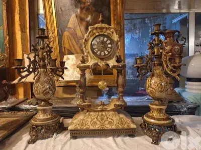ساعة مع شمعدان عدد٢ بورسولان سافر ايطالي رائع جدا مميز للغاية
