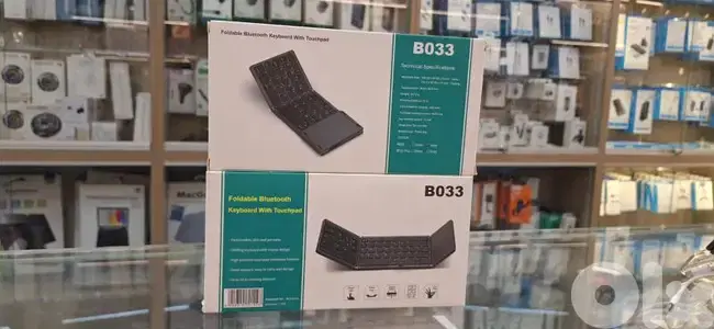 FOLDABLE BLUETOOTH KEYBOARD WITH TOUCHPAD B033