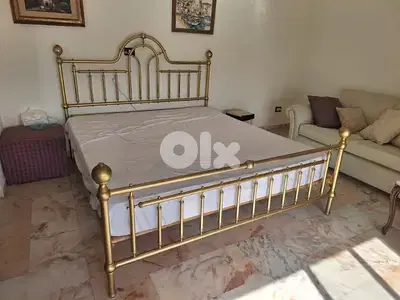تخت نحاس فرنسي انتيك رائع جدا ومميز مجوز