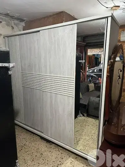 خزانة سحاب درفتين شغل توصاية شبه جديدة