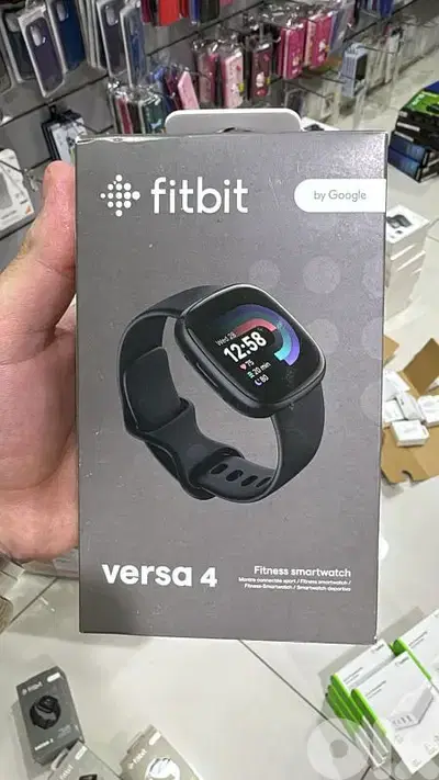 Fitbit versa 4 black