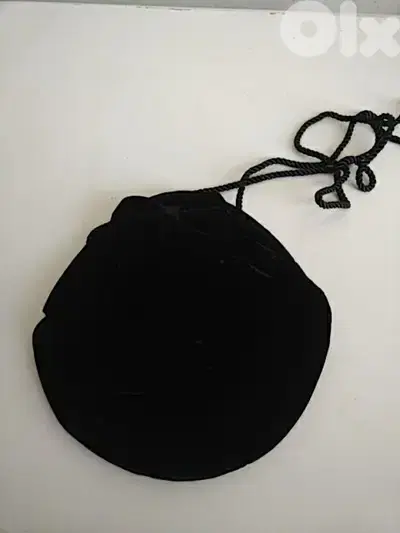 Small velvet handbag - Not Negotiable