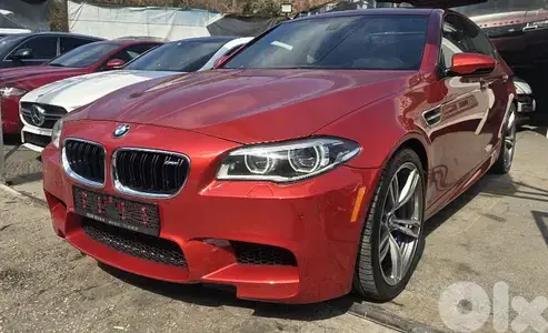BMW M5 2014 full options  clean carfax