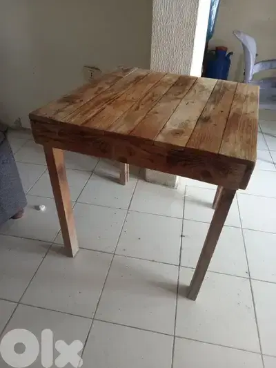 4 كراسي وطاولة