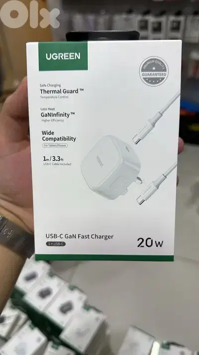 Ugreen 20w usb-c Gan Fast Charger 3pin  with 1m usb-c cable white