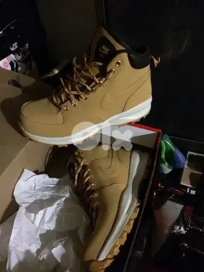 Nike boots (rare edition)  size 10 US