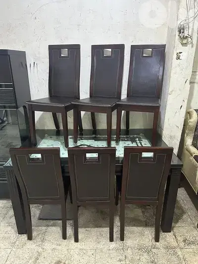 اوضة سفرة شغل توصاية كتير نظيفة ومرتبة ست كراسي