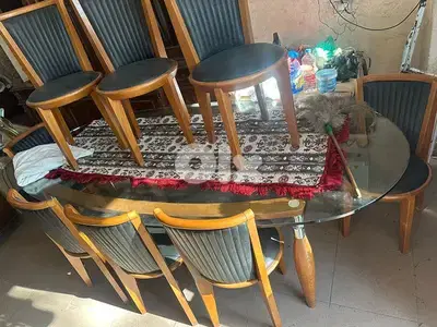 طاولة سفرة 8 كراسي خشب زان وج قزاز شبه جديدة