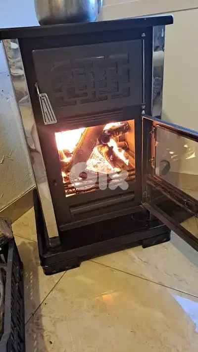 صوبيا حطب شبه جديدة مستعملة شهرين cheminee