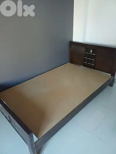 تخت مفرد ونص