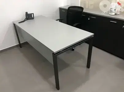 مكتب لامايكا+ تسكيره على ارجل حديد U