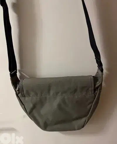 شنطة كتف ريبوك