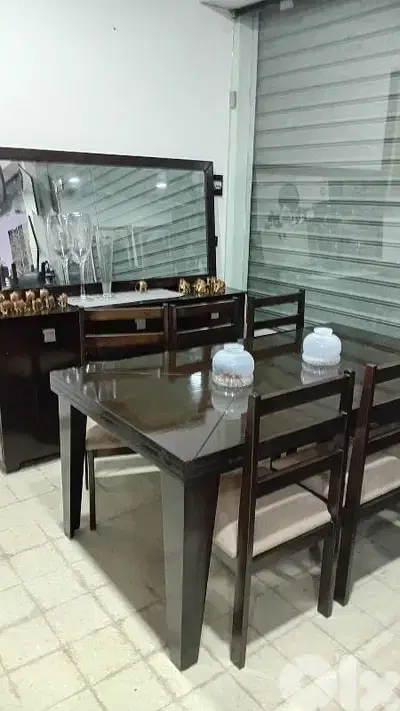 صفرا ٦كراسي جيدة