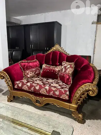 طقم كنبايات حفر خشب زان ملكي اربع قطع وطاولة شبه جديد