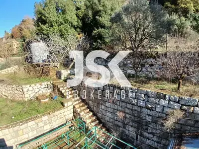 L20282 - A 3,815 Land With Lebanese House For Sale in Khenchara