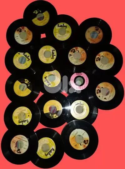 vinyl records dalida lot de 20 - 45 rpm