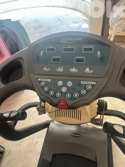 treadmill barely used آلة مشي رياضية