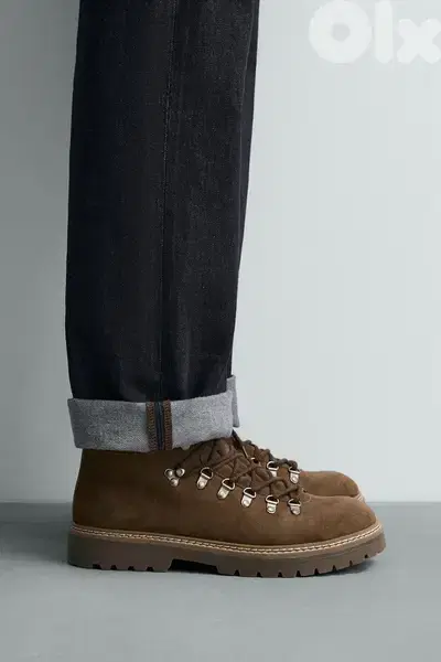 Zara - CHUNKY LEATHER BOOTS SIZE 41
