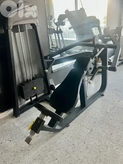 chest press / abductor machine