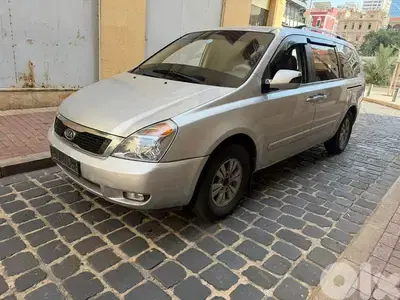 كيا سيدونا 2011