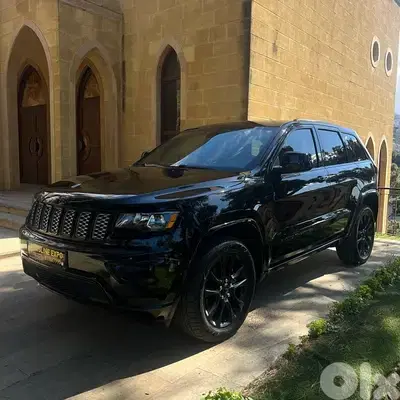 Grand Cherokee 2018 Altitude Midnight Edition AWD 77 Miles Super Clean